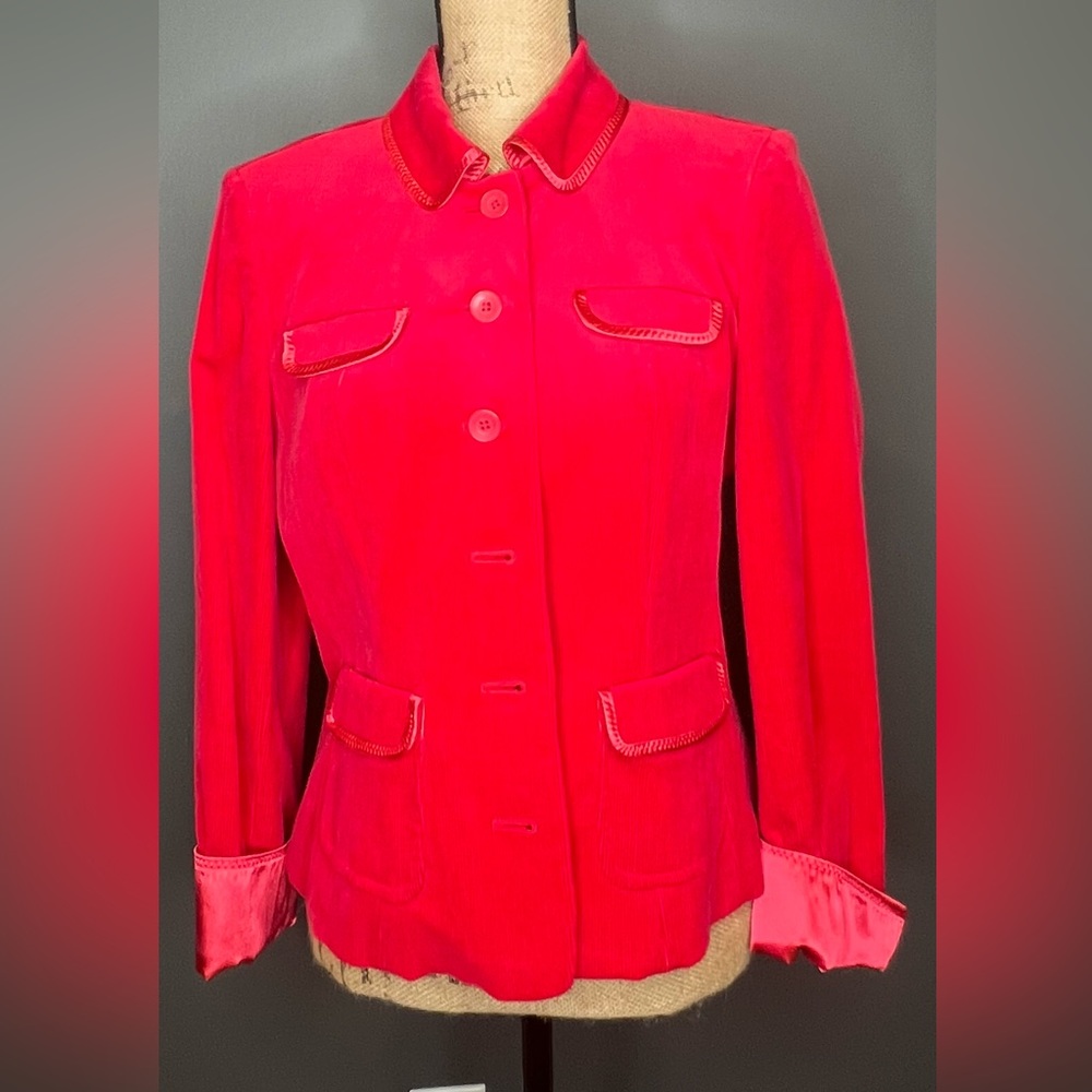 NWOT ❤️ Red Vintage Corduroy 6 Button jacket with 4 pockets in the front.